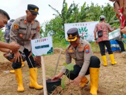 Polresta Banyuwangi Dukung Penanaman Pohon untuk Mitigasi Bencana di Pesanggaran