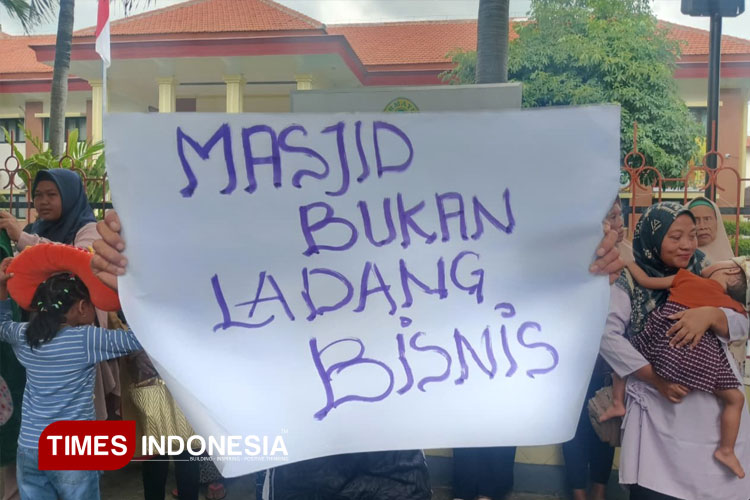 sengketa-tanah-masjid,-warga-desa-gintangan-luruk-pn-banyuwangi-–-times-banyuwangi