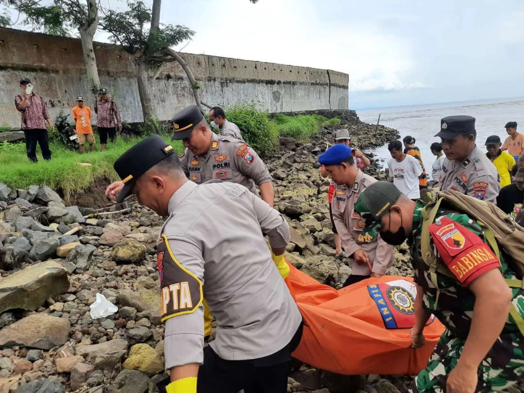 mayat-mr.-x-ditemukan-mengambang-di-dekat-pantai-desa-pondoknongko