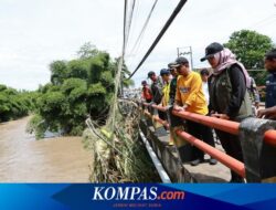 Tumpukan Sampah dan Bambu Hanyut Jadi Biang Banjir di Muncar Banyuwangi