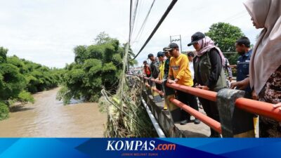tumpukan-sampah-dan-bambu-hanyut-jadi-biang-banjir-di-muncar-banyuwangi