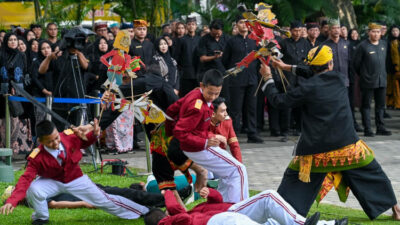 hari-jadi-ke-254-banyuwangi,-siswa-sekolah-rakyat-sajikan-cerita-perang-puputan-bayu-–-times-banyuwangi