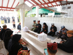 Hari Jadi Banyuwangi, Bupati Ipuk Ziarah Makam Para Pendiri Daerah – TIMES Banyuwangi