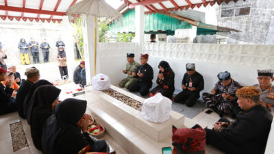 hari-jadi-banyuwangi,-bupati-ipuk-ziarah-makam-para-pendiri-daerah-–-times-banyuwangi