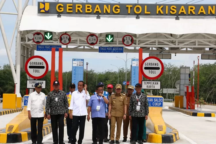 diresmikan-presiden-jokowi,-profil-tol-indrapura–kisaran:-ruas-strategis-trans-sumatra-penghubung-sumut–riau