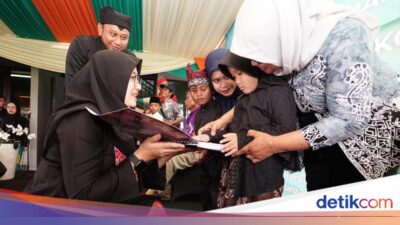 peringati-harjaba,-bupati-ipuk-serahkan-kaki-palsu-hingga-al-qur’an-braille