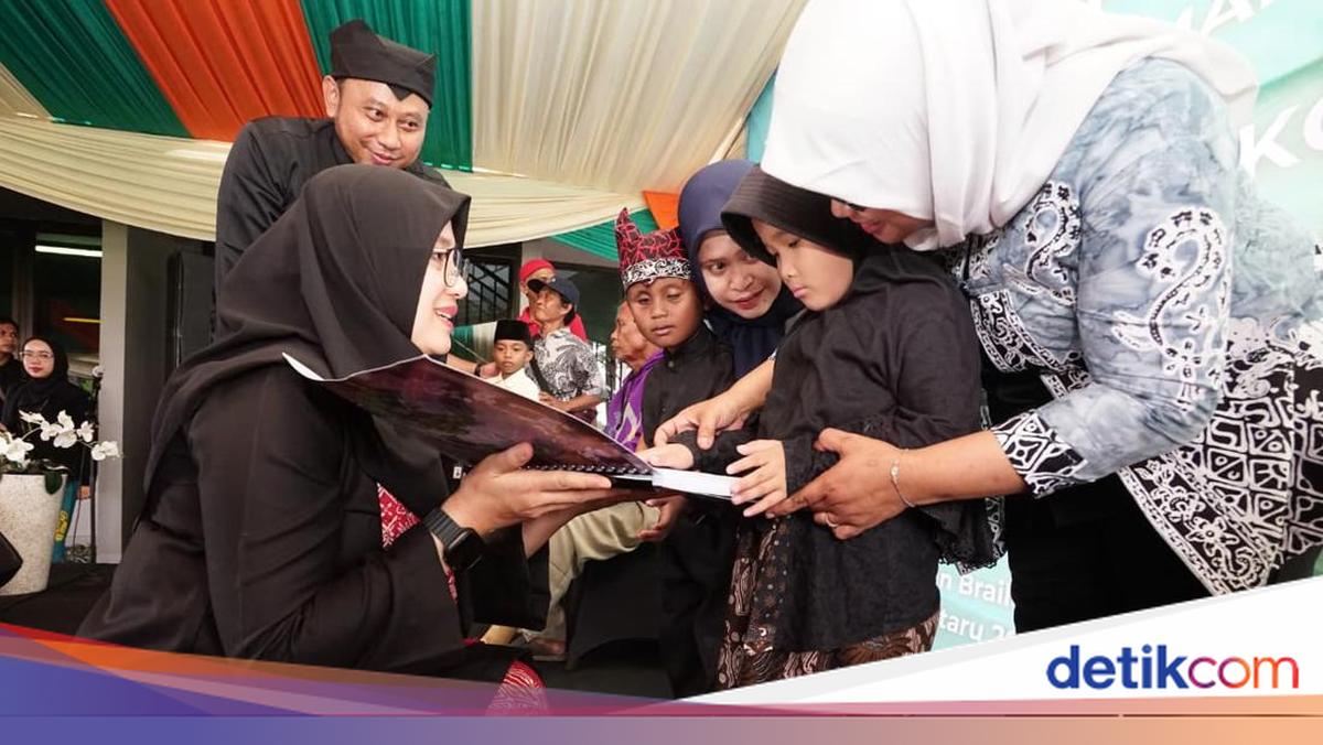 peringati-harjaba,-bupati-ipuk-serahkan-kaki-palsu-hingga-al-qur’an-braille