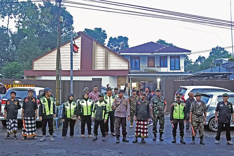toleransi-umat-beragama-terlihat-kuat-di-sempu-banyuwangi-saat-pengamanan-gereja