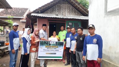 tak-tersentuh-bansos,-warga-krajan-akhirnya-terima-sembako-dari-kades-dan-bpd-wongsorejo