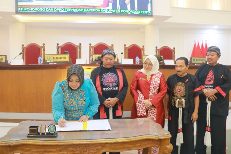 jaga-lumbung-pangan,-dprd-ponorogo-sahkan-raperda-perlindungan-lahan-pertanian-berkelanjutan-–-times-banyuwangi