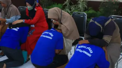 momen-hari-ibu,-lapas-banyuwangi-fasilitasi-warga-binaan-sungkem-kepada-ibunya