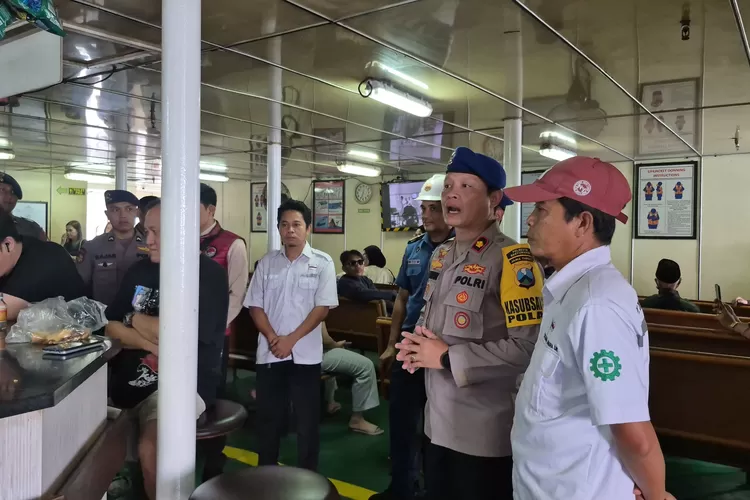 jelang-natal-dan-tahun-baru,-polresta-banyuwangi-gelar-ramp-check-di-pelabuhan-ketapang