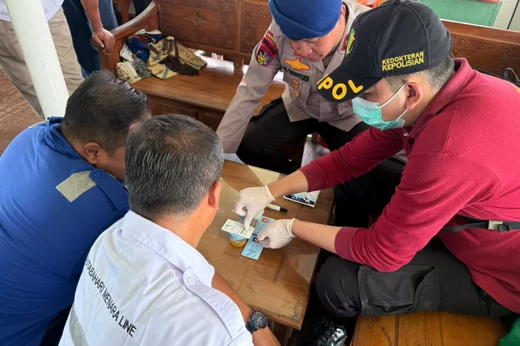 pastikan-keselamatan-penyeberangan,-polresta-banyuwangi-gelar-deteksi-dini-narkoba