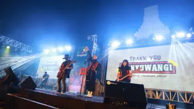 konser-kemanusiaan-hari-jadi-banyuwangi,-band-kotak,-hingga-penonton-donasi-bagi-korban-bencana