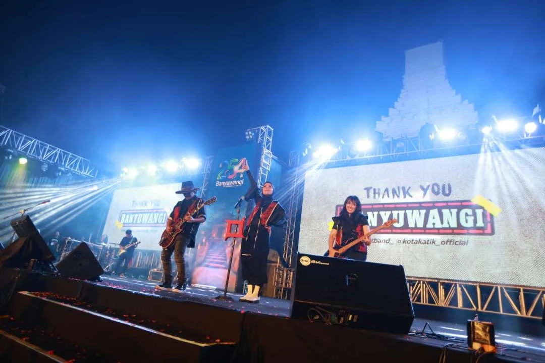 konser-kemanusiaan-hari-jadi-banyuwangi,-band-kotak,-hingga-penonton-donasi-bagi-korban-bencana