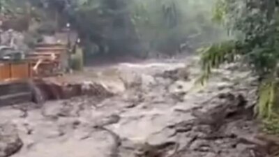 banjir-bandang-landa-guci-tegal,-kolam-air-panas-pancuran-13-hilang