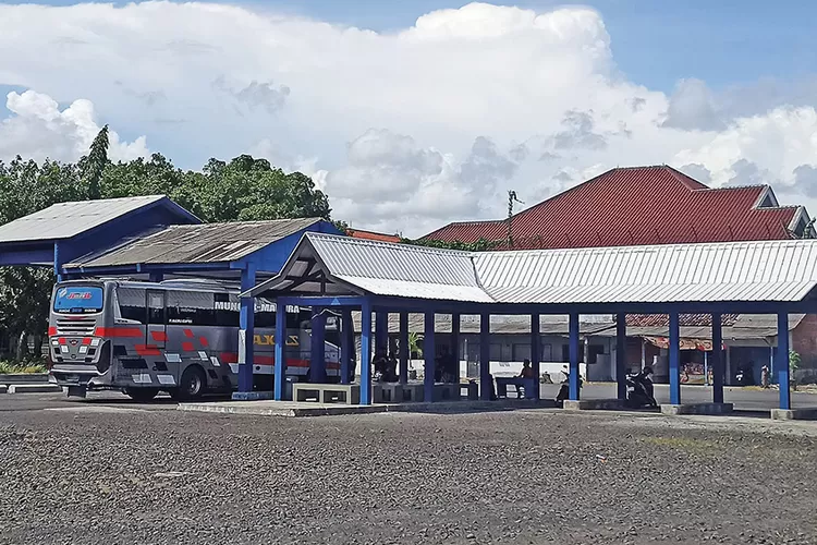 libur-nataru,-penumpang-bus-di-terminal-muncar-banyuwangi-tetap-sepi