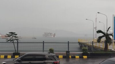 bmkg-peringatkan-gelombang-tinggi-di-selat-bali,-asdp-utamakan-keselamatan-penyeberangan