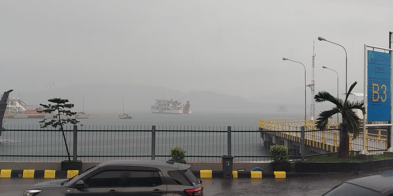 bmkg-peringatkan-gelombang-tinggi-di-selat-bali,-asdp-utamakan-keselamatan-penyeberangan