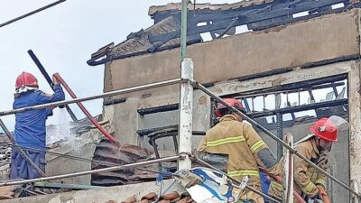 rumah-warga-karangasem-banyuwangi-terbakar,-satu-orang-luka,-kerugian-ditaksir-mencapai-rp-50-juta