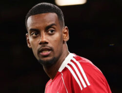 Alexander Isak Cedera Parah, Liverpool Kehilangan Striker Rp2,7 Triliun Tanpa Batas Waktu – TIMES Banyuwangi