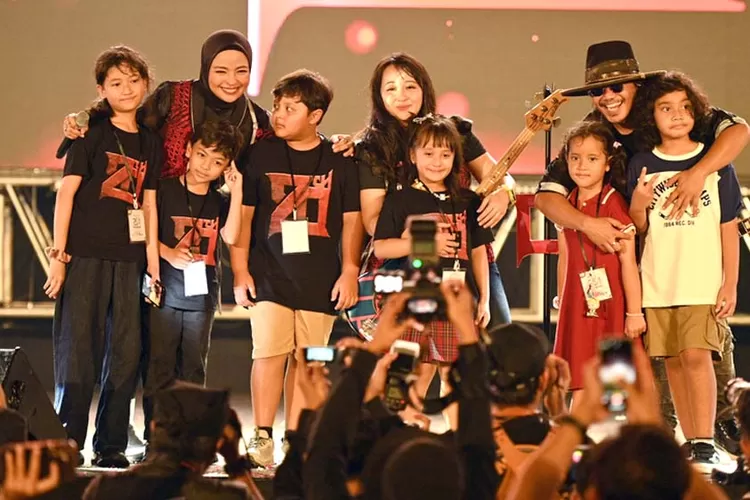 kotak-tampil-di-harjaba-ke-254,-ajak-keluarga-besar-eksplor-banyuwangi-dan-donasi-untuk-korban-banjir