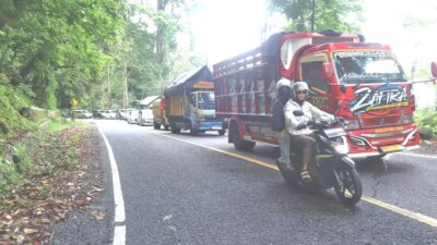 jalur-gumitir-mulai-padat,-waspadai-2-titik-buka-tutup-arus-lalu-lintas