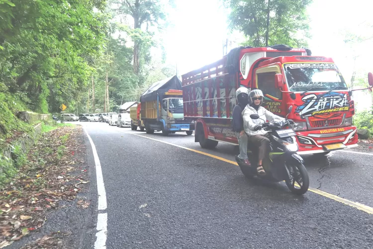 jalur-gumitir-mulai-padat,-waspadai-2-titik-buka-tutup-arus-lalu-lintas