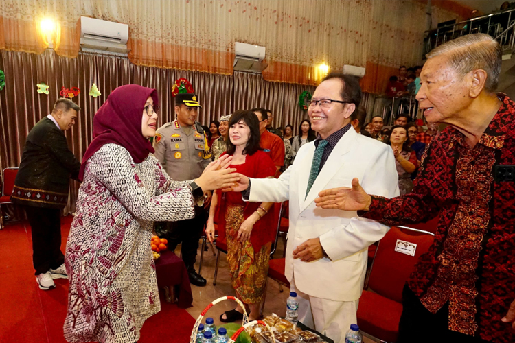 pesan-toleransi-natal,-bupati-ipuk-ajak-umat-kristiani-tandang-bareng-bangun-banyuwangi-–-times-banyuwangi