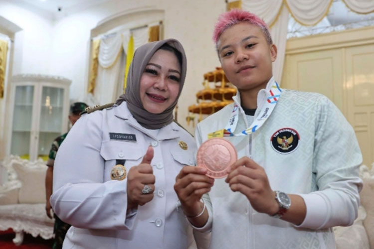 ukir-prestasi-di-sea-games-2025,-plt-bupati-ponorogo-beri-apresiasi-khusus-steffany-kinky-–-times-banyuwangi