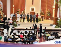 Bupati Ipuk Patroli Malam Natal di Banyuwangi, Ajak Warga Jaga Kerukunan