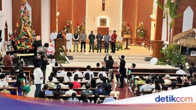bupati-ipuk-patroli-malam-natal-di-banyuwangi,-ajak-warga-jaga-kerukunan