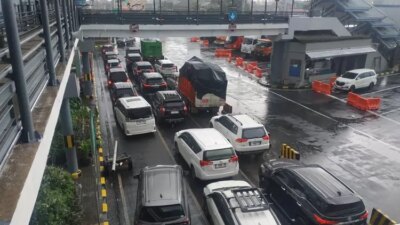 cuaca-ekstrem-di-selat-bali,-operasional-penyeberangan-ketapang–gilimanuk-sempat-dihentikan-40-menit