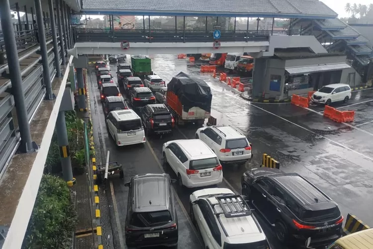 cuaca-ekstrem-di-selat-bali,-operasional-penyeberangan-ketapang–gilimanuk-sempat-dihentikan-40-menit