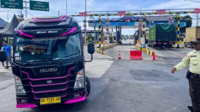 h-1-natal,-arus-wisatawan-ke-bali-masih-landai,-cuaca-selat-bali-diduga-pengaruhi-minat-penyeberangan