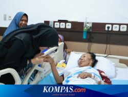 Kala Bupati Banyuwangi Sungkem ke Maestro Gandrung yang Terbaring Sakit