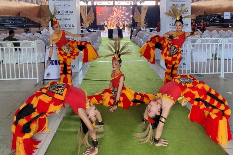 tari-ganongan-bawa-smpn-2-donorojo-raih-puncak-lomba-hakordia-2025-–-times-banyuwangi