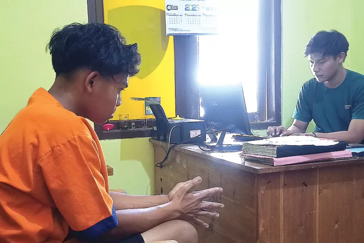 oknum-pegawai-ksp-di-genteng-banyuwangi-tertangkap-warga-saat-curi-motor-di-area-persawahan-bangorejo