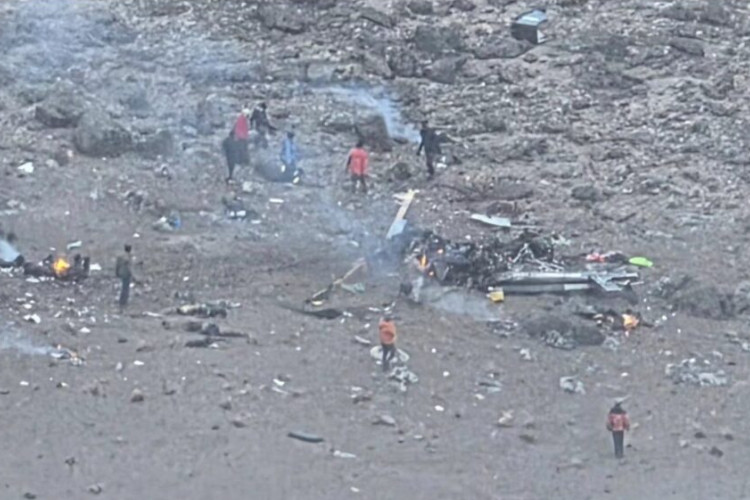 helikopter-evakuasi-jatuh-di-gunung-kilimanjaro,-lima-orang-tewas-–-times-banyuwangi