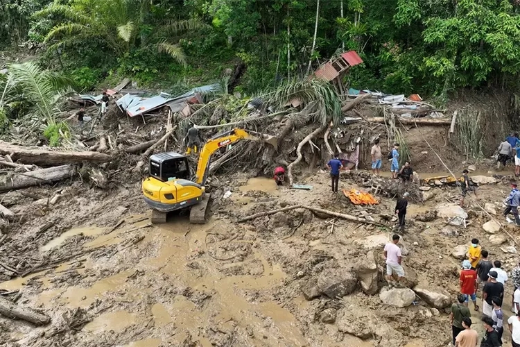 jhonlin-group-kirim-alat-berat-ke-aceh,-haji-isam-dorong-percepatan-pemulihan-pascabanjir-sumatera