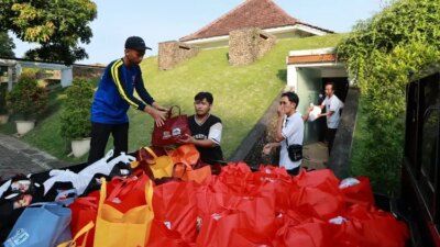 harjaba-ke-254-banyuwangi-lebih-bermakna,-ribuan-warga-terima-sembako-pengganti-karangan-bunga