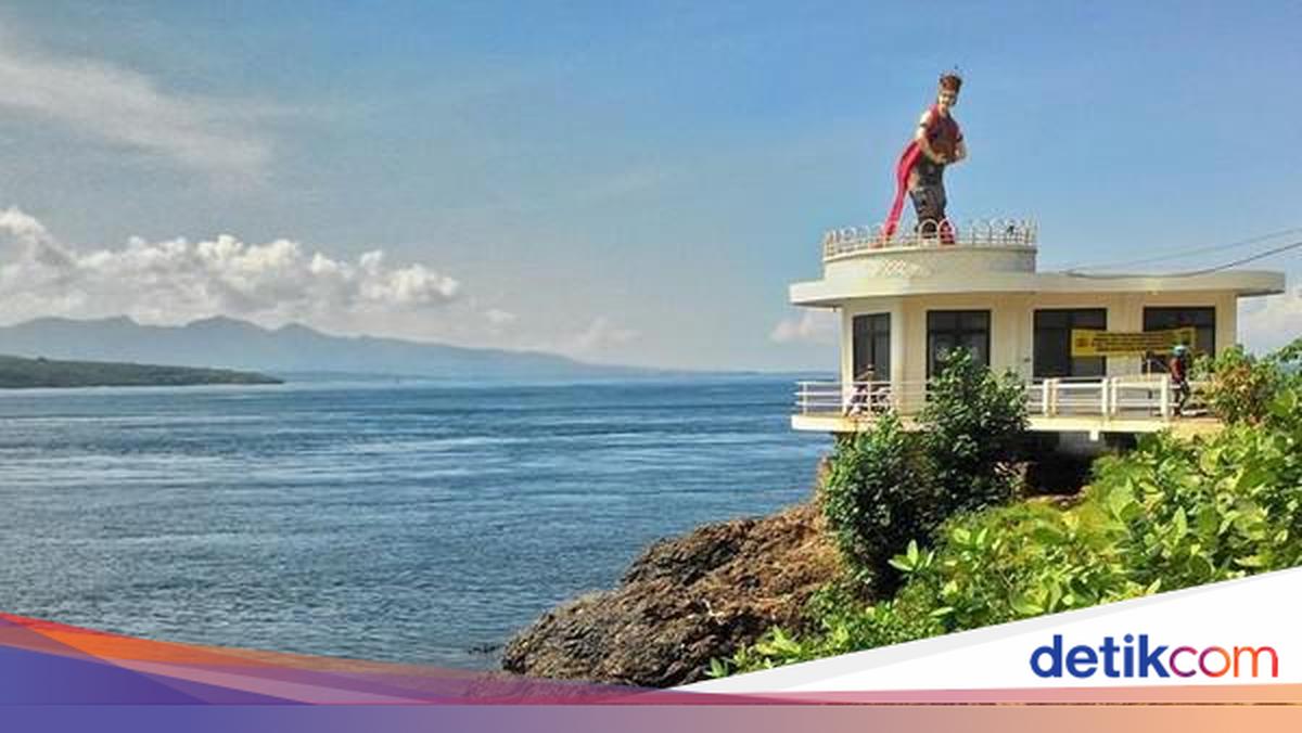 warganet-takjub-dengan-senja-yang-melatari-patung-gandrung-banyuwangi