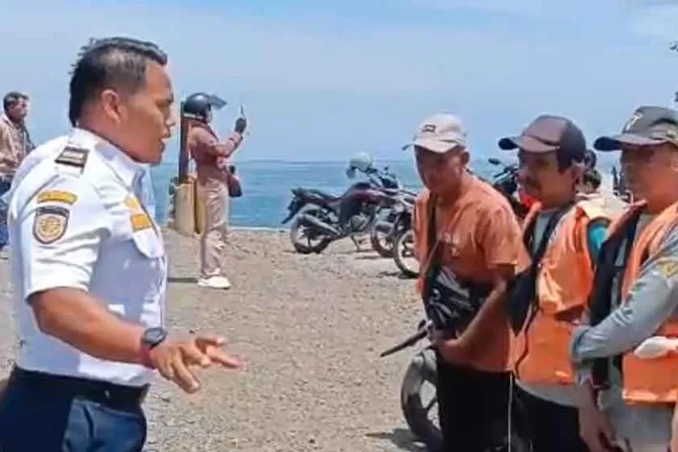 cegah-pungli-parkir,-dishub-banyuwangi-bina-enam-jukir-di-kawasan-patung-gandrung-watudodol