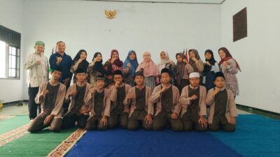 mahasiswa-unmuh-kampus-genteng-simulasi-bencana-gempa-di-lksa-khadijah-banyuwangi