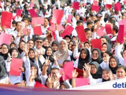 Tangis Haru 4.888 Honorer Banyuwangi Usai Resmi Diangkat PPPK