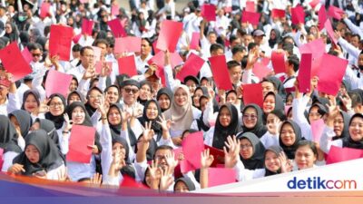 tangis-haru-4.888-honorer-banyuwangi-usai-resmi-diangkat-pppk