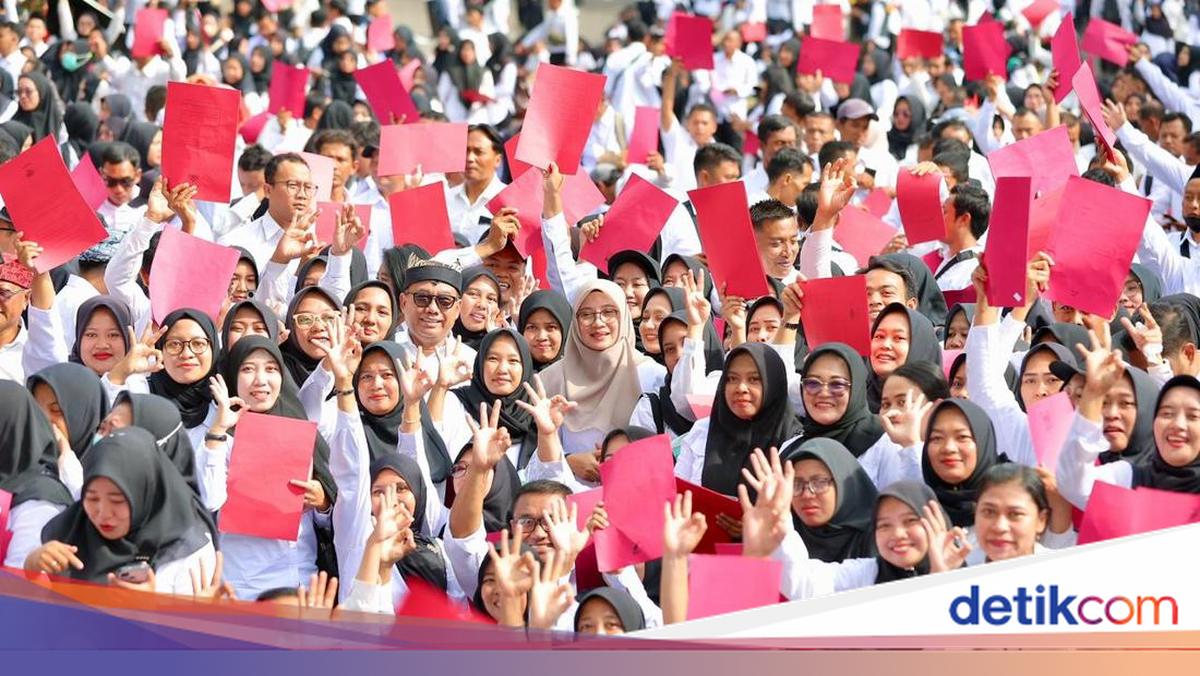 tangis-haru-4.888-honorer-banyuwangi-usai-resmi-diangkat-pppk