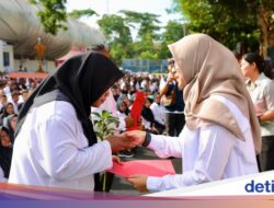 Cara Unik PPPK Banyuwangi Syukuri SK dengan Donasi Pohon