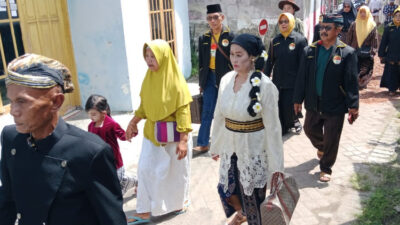 tegaskan-sejarah,-warga-ploso-jombang-gelar-teatrikal-kedatangan-ayah-bung-karno-–-times-banyuwangi