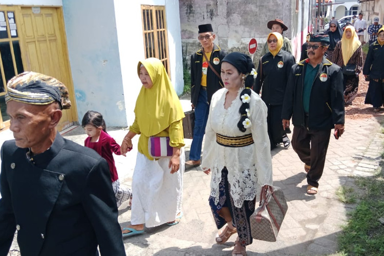 tegaskan-sejarah,-warga-ploso-jombang-gelar-teatrikal-kedatangan-ayah-bung-karno-–-times-banyuwangi